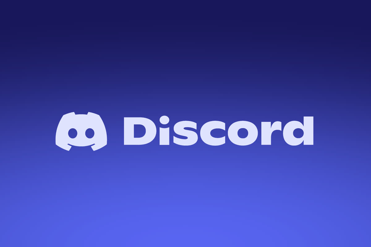 Oficjalna grafika Discorda — maskotka Wumpus wśród unoszących się przedmiotów: monety, pucharu, korony i kilofa